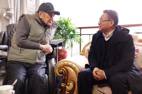 党委书记周思源慰问看望原院长宋大能.jpg 党委书记周思源慰问看望原院长宋大能.jpg