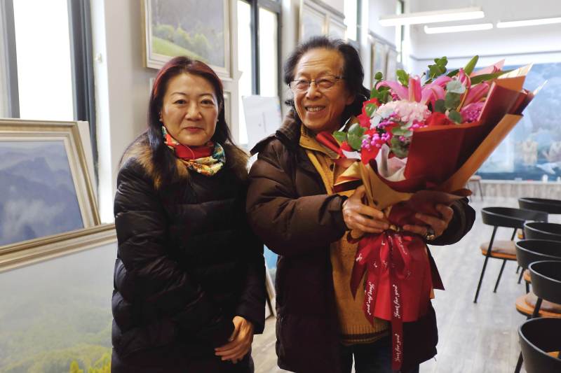 7党委副书记侯钫看望慰问NG成都美术学院原院长马一平.jpg
