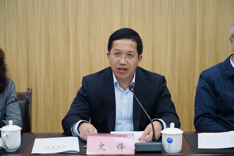 文院长.jpg 文院长.jpg